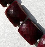 染められたルビーのファセット長方形